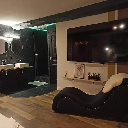 Feriehus L'etreinte, De Charme Avec Jacuzzi Interieur Et Sauna