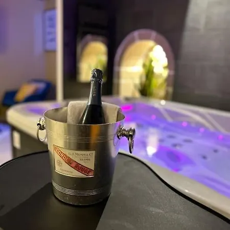 L'etreinte, De Charme Avec Jacuzzi Interieur Et Sauna