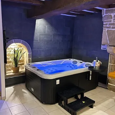 Feriehus L'etreinte, De Charme Avec Jacuzzi Interieur Et Sauna Guéméné-sur-Scorff
